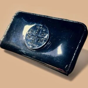 TORY BURCH CONTINENTAL CLUTCH OR WALLET ZIP AROUND NEW NWOT BLACK FRIDAY